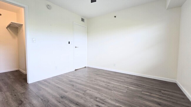 Building Photo - 3100 W Rolling Hills Cir