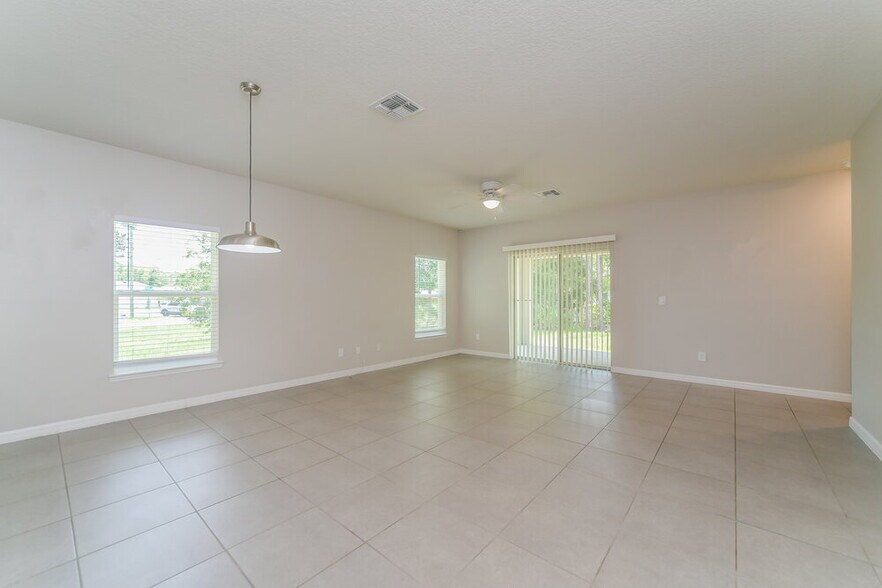 Building Photo - 1201 Croydon Cir