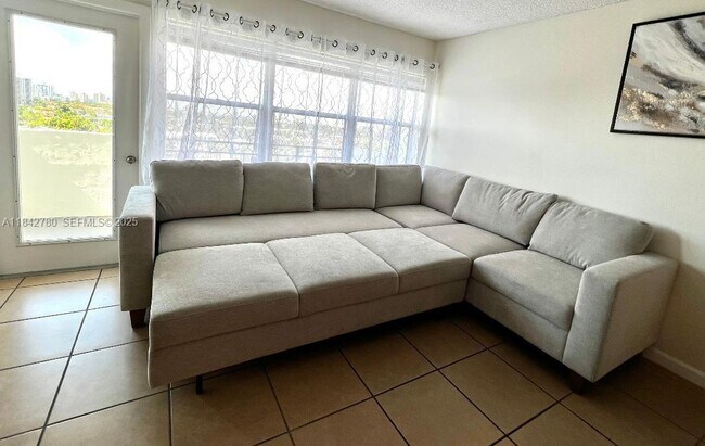 Building Photo - 401 Golden Isles Dr