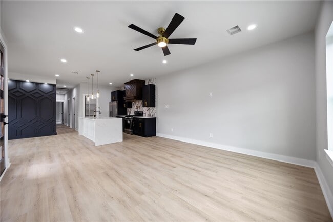 Building Photo - 8310 Mariah St