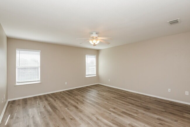 Building Photo - 1924 Kittredge Way