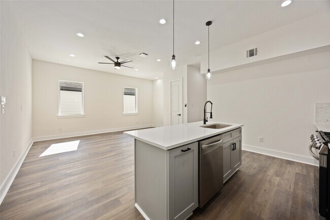 Building Photo - 6528 Tuskegee St