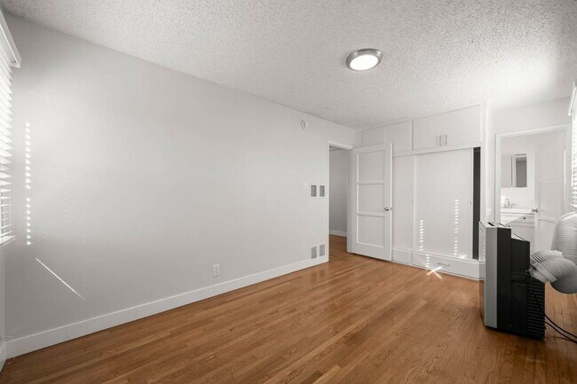 Building Photo - 6050 10th Ave