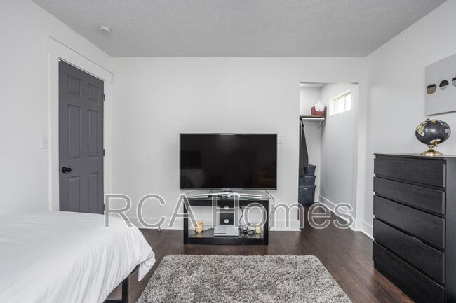 Building Photo - 1740 S Randolph St