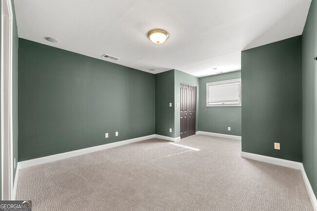 Building Photo - 2041 Mendenhall Cir