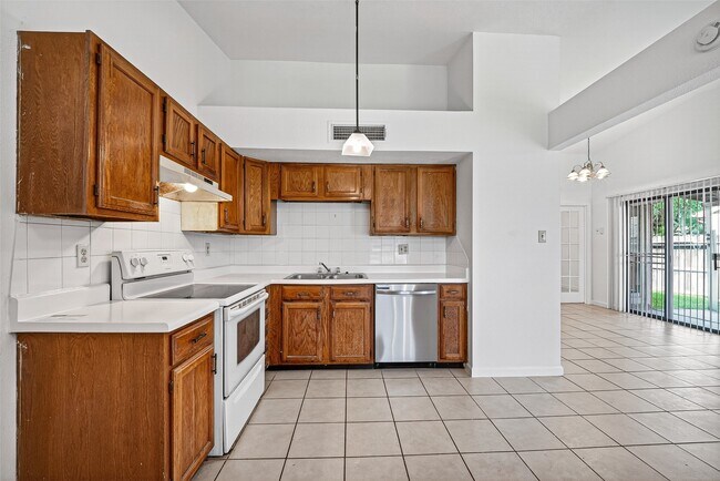 Building Photo - 14219 Dartwood Dr