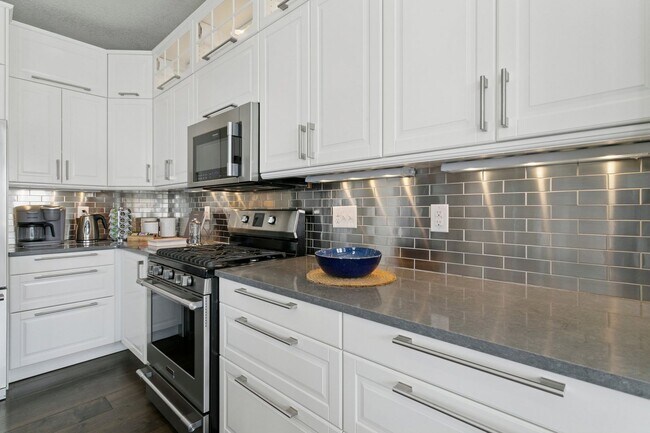 Building Photo - 15510 Jessie Dr