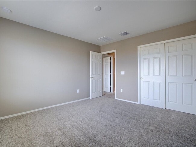 Building Photo - 4 Bedroom 3 Bathroom