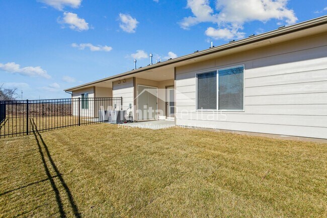 Building Photo - 1867-1867 S Hickory Creek Ct