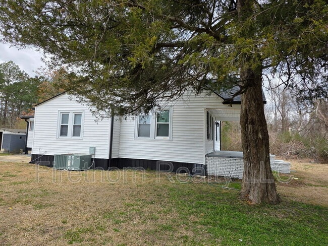 Building Photo - 283 L R White Rd