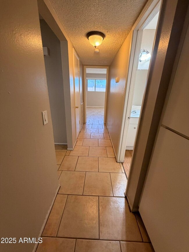 Building Photo - 4401 N 53rd Ln