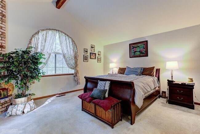 Building Photo - Beautiful 3 bedroom, 3 bath home in Lake W...