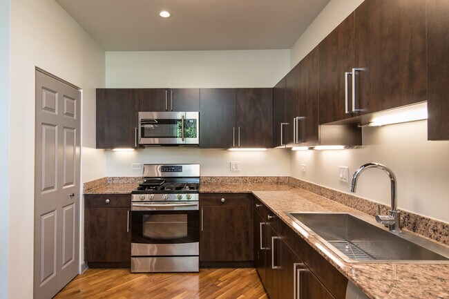 Building Photo - 4354 S Prairie Ave