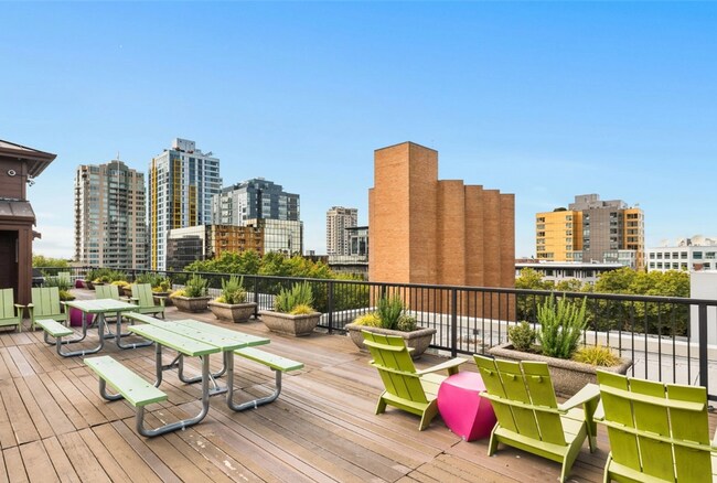 Building Photo - Beautiful condo w/garage space in desirable Belltown! Available 6/10/2026!