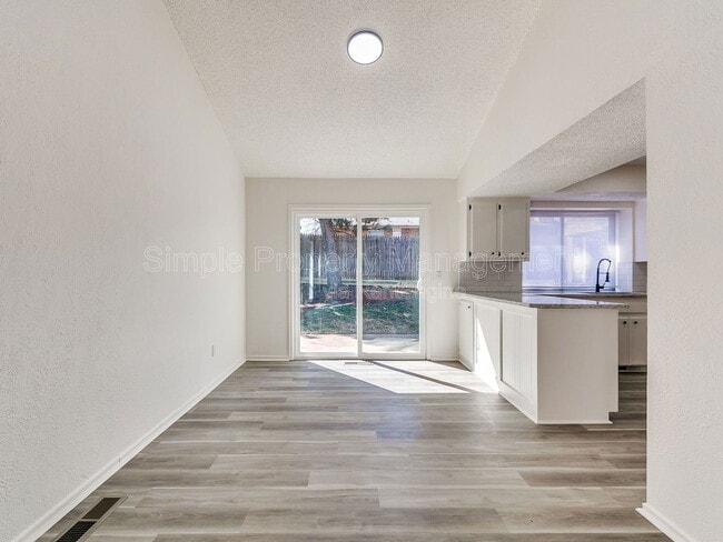 Building Photo - 6628 Laurel Dr