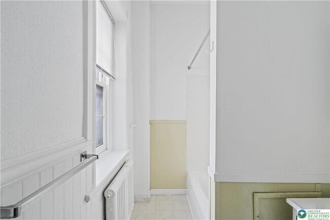 Building Photo - 426 Heckewelder Pl