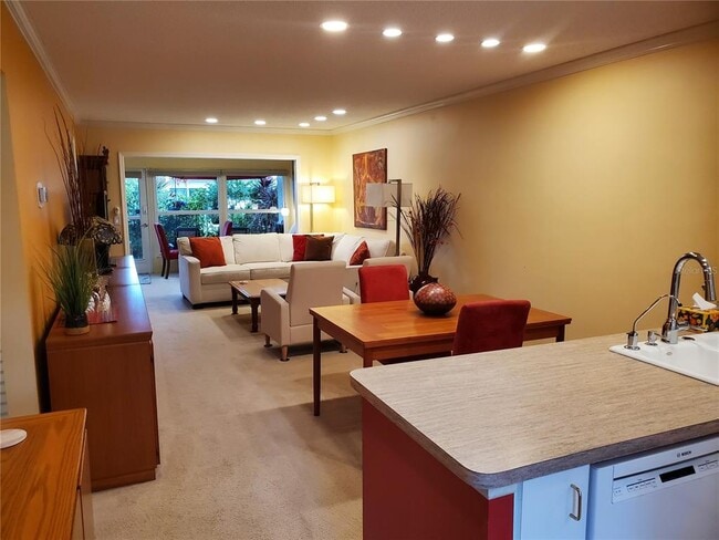 Building Photo - 1403 Arrowhead Cir W