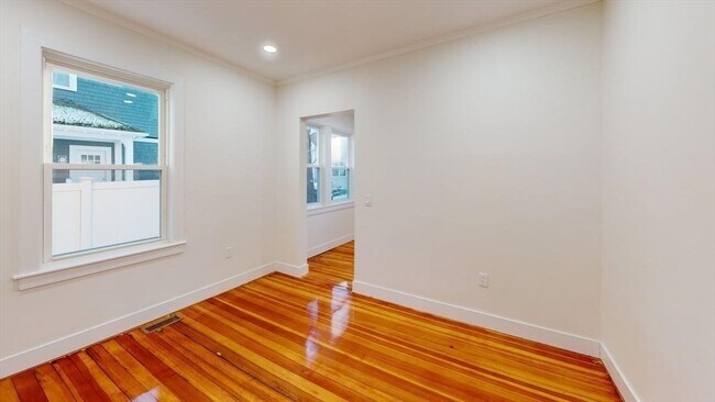 Building Photo - 391 Linwood Ave