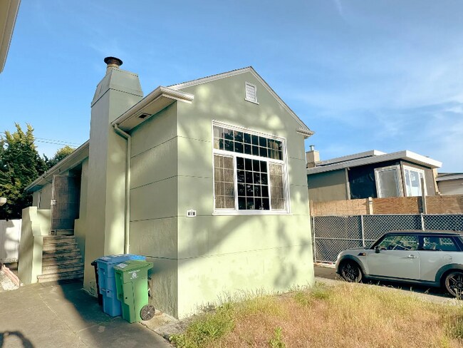Building Photo - 86 Everglade Dr