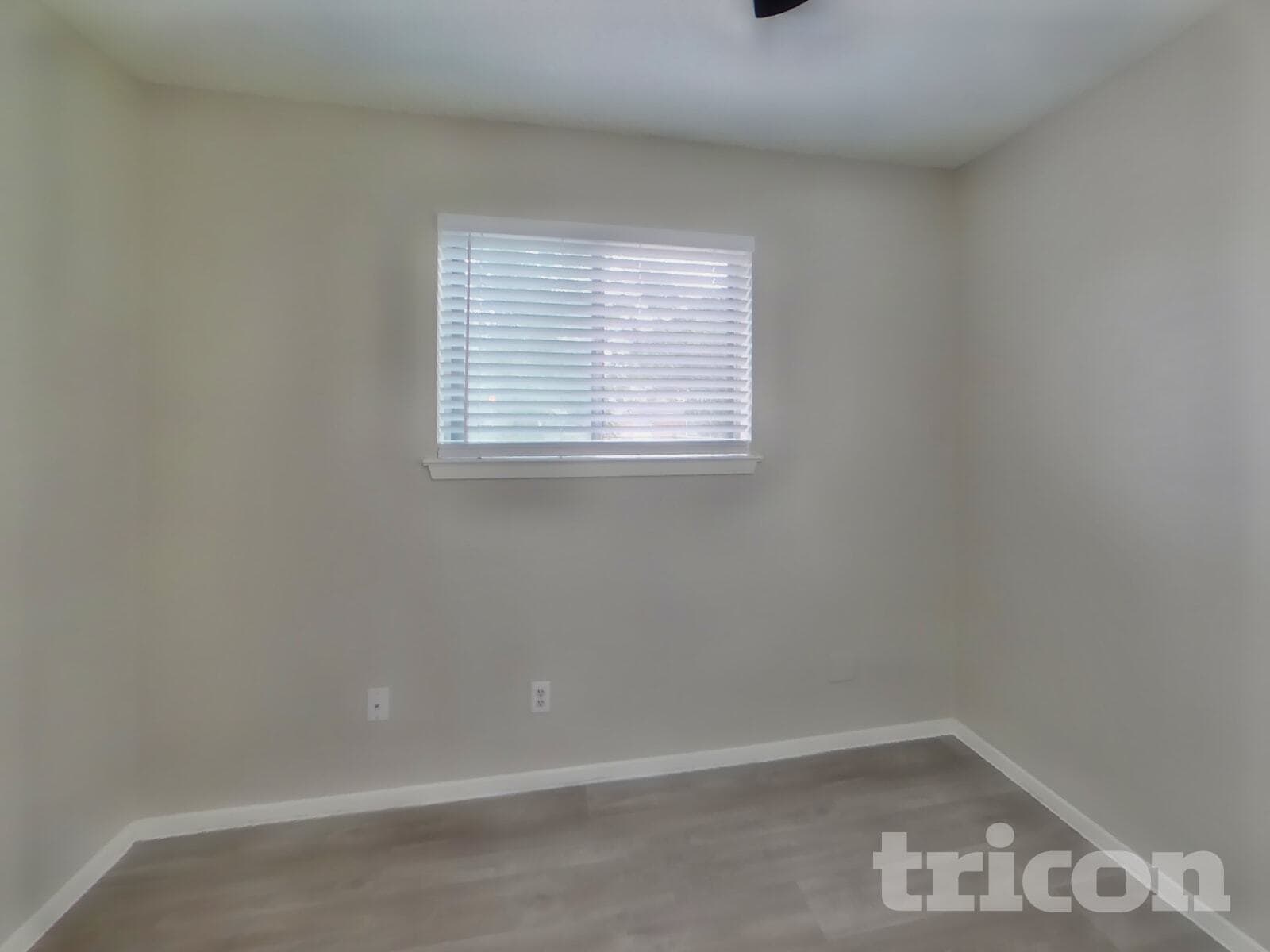 Building Photo - 1721 Oak Tree Dr