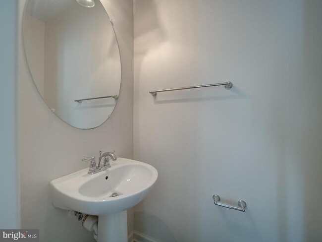 Building Photo - 45818 Winding Branch Terrace