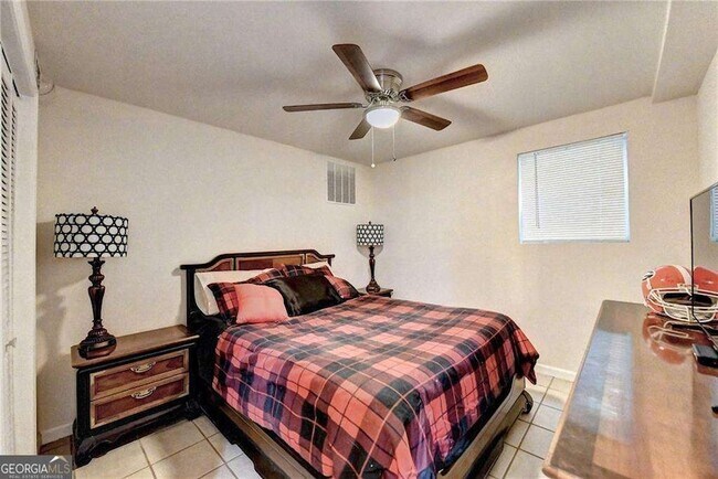 Building Photo - 6490 Tuggle Dr