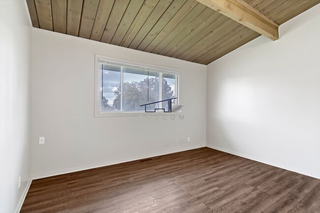 Building Photo - Ogden 4 Bedroom Home with Fenced Backyard!