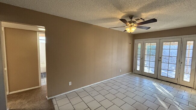 Building Photo - Charming 4-Bed Single Story, NO HOA