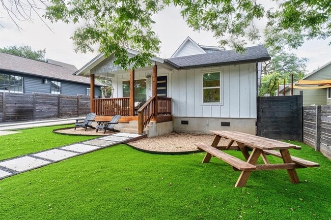 Building Photo - 3005 Kuhlman Ave