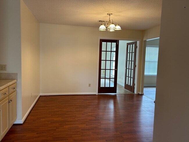 Building Photo - 912 Mandarin Dr