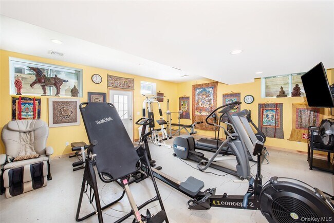 Building Photo - 6 White Ln