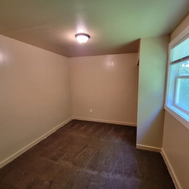 Building Photo - Near Northwest 3BR/2BA Home!