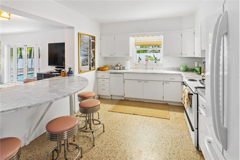 Building Photo - 202 32nd St