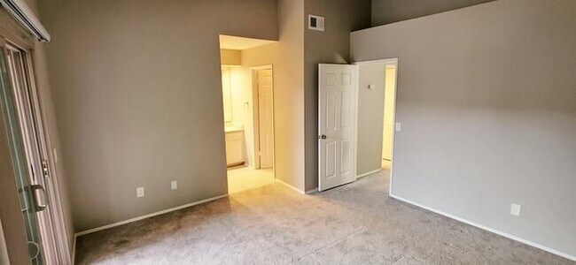 Building Photo - 6863 Alderwood Dr