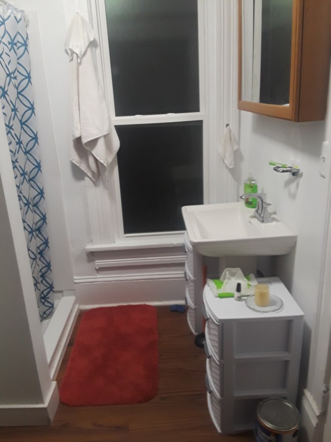 Upstairs Bath - 1128 27th St