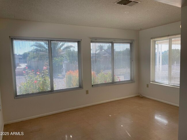 Building Photo - 10729 W El Capitan Cir