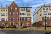 Building Photo - 10008 Beerse St