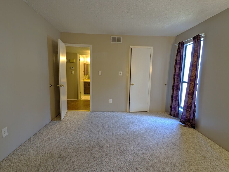 Building Photo - 1909 16th Ave S