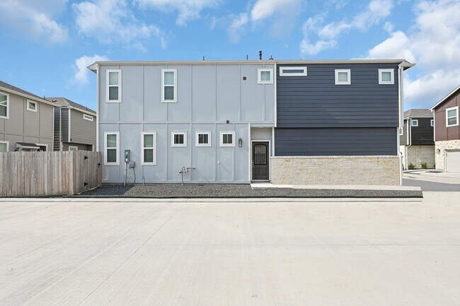 Building Photo - 1528 Lakeline Oak Dr