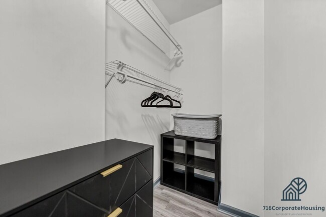 Building Photo - Furnished 2-Bedroom, 2-Bath Apartment near the Medical Campus