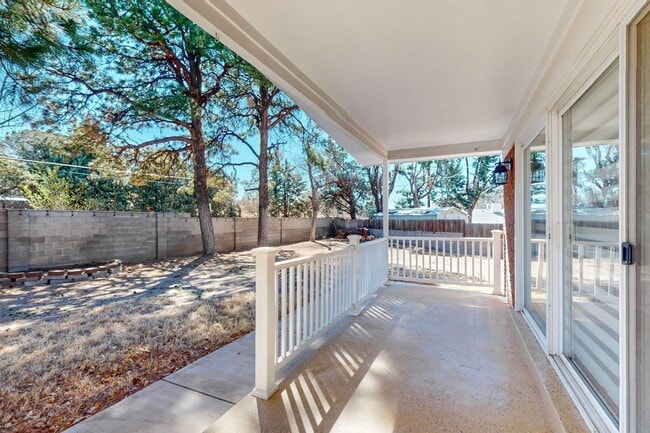 Building Photo - 3 Bed | 2 Bath | NE Abq | Fireplace | Private Yard | **Cozy & Great for Hosting** | 03/23/26