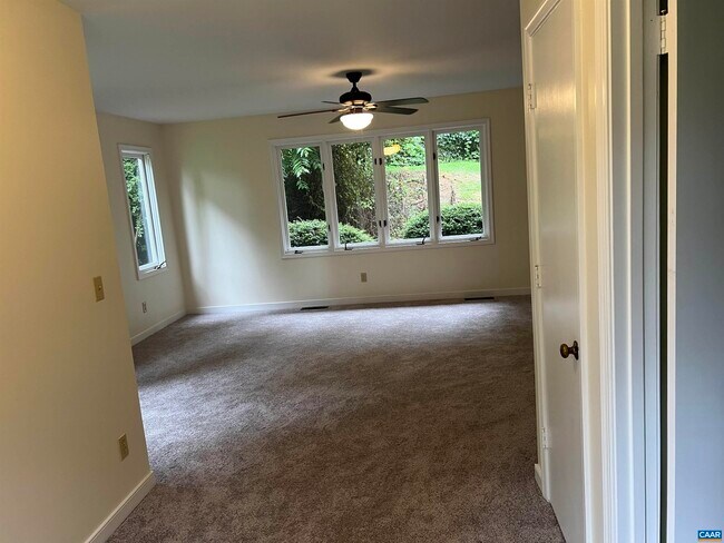 Building Photo - 14150 James River Rd