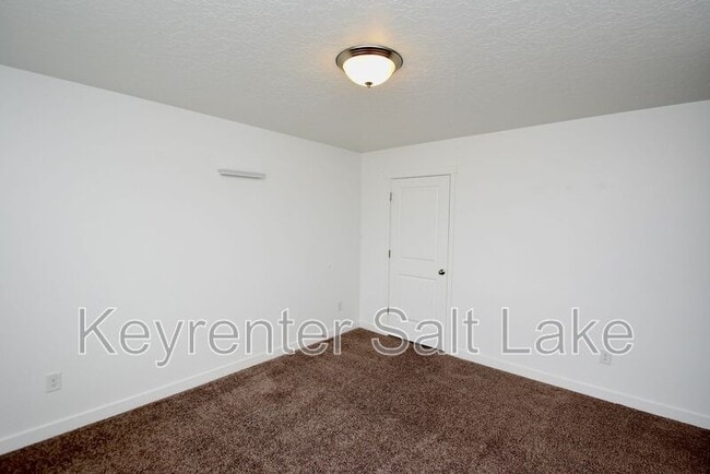 Building Photo - 1086 E Pilot St