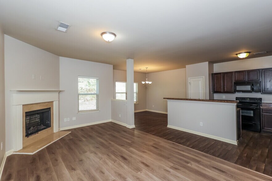 Building Photo - 260 Stillwood Dr