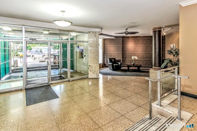 Building Photo - 91 Strawberry Hill Ave