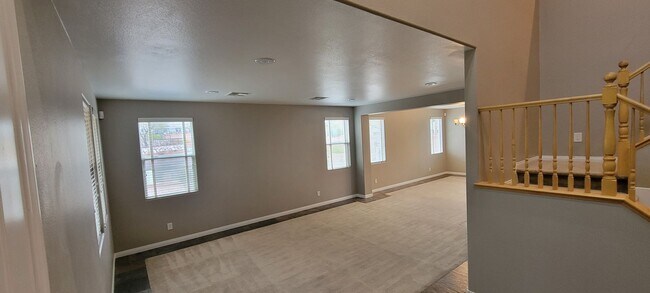 Building Photo - 4BDR/ 3BTH Lone Mountain Home Available Fo...