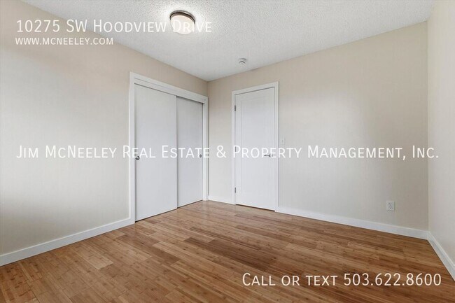 Building Photo - 10275 SW Hoodview Dr