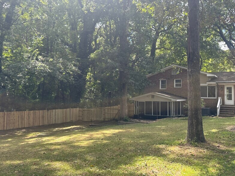 Building Photo - 3805 Colewood Dr