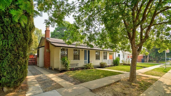 Building Photo - Remodeled 2 Bedroom Home with Yard near UC...