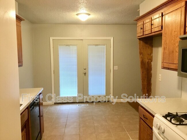 Building Photo - 9725 NE 2nd St